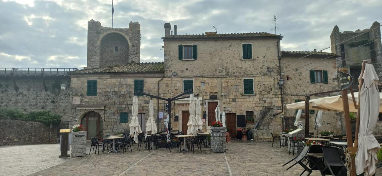 Готель Sognare Nel Castello Монтериджоні Екстер'єр фото
